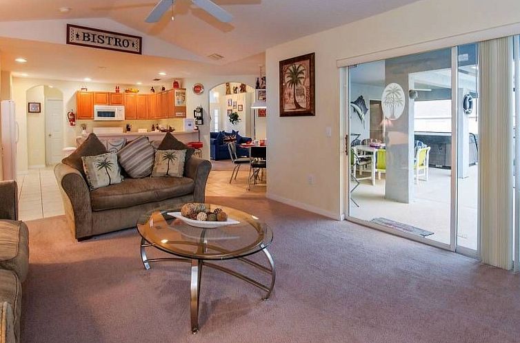 Vakantiehuis Sonniger Privatpool mit freistehendem Whirlpool