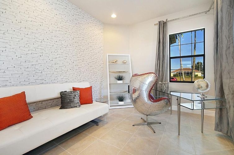 Vakantiehuis Luxuriöse Villa mit privatem Steg