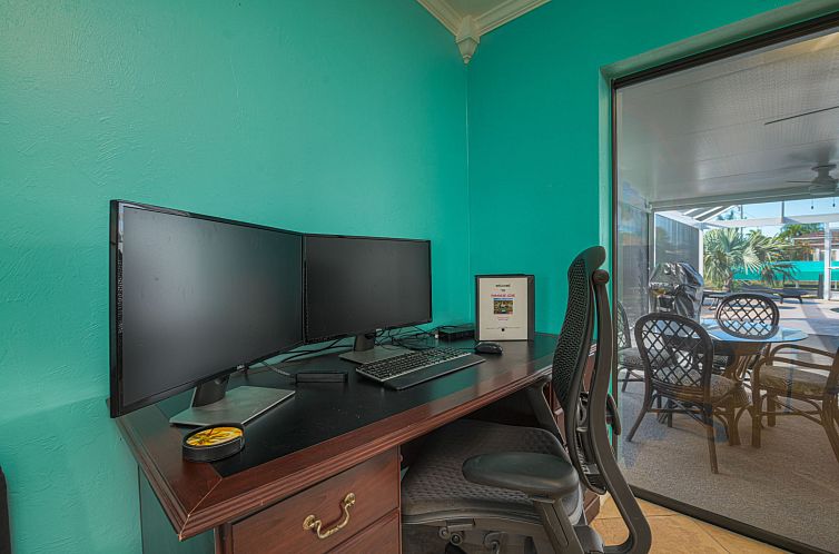 Vakantiehuis Familienhaus am Wasser, freier Steg und Golfzug