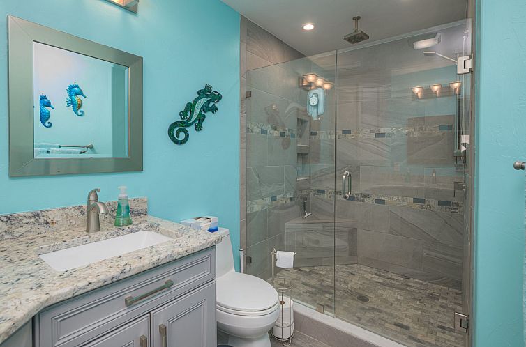 Vakantiehuis Familienhaus am Wasser, freier Steg und Golfzug