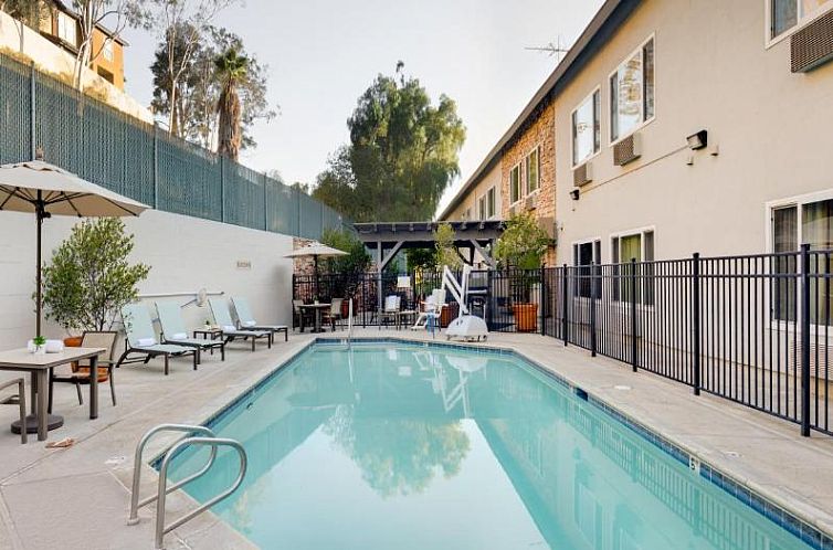 Ayres Hotel Corona East