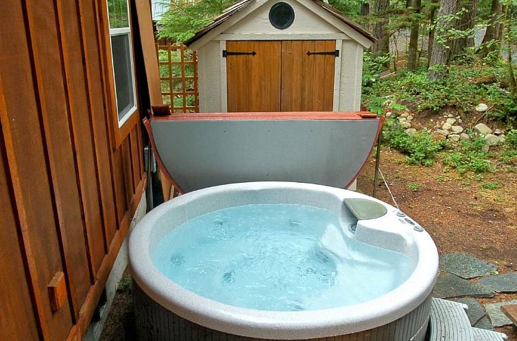 Vakantiehuis Hütte im Landhausstil mit Whirlpool und hausti