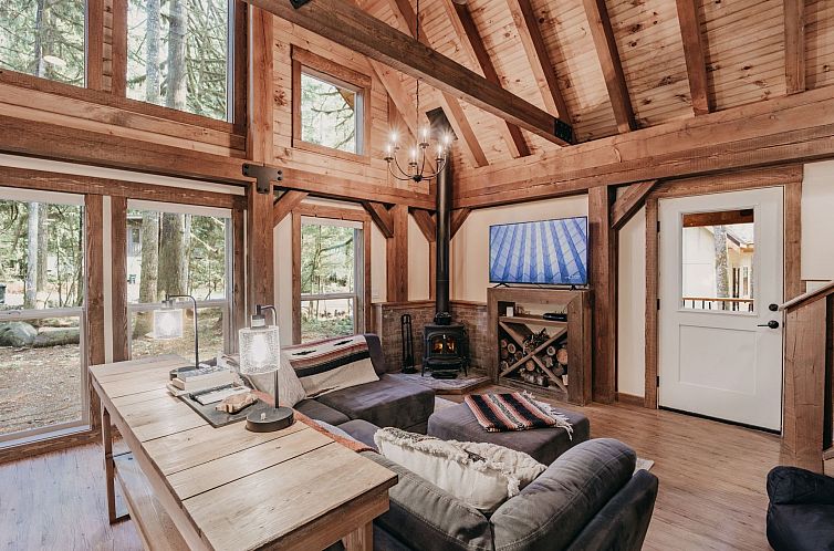 Vakantiehuis Neues modernes rustikales Haus mit AC, Whirlpoo