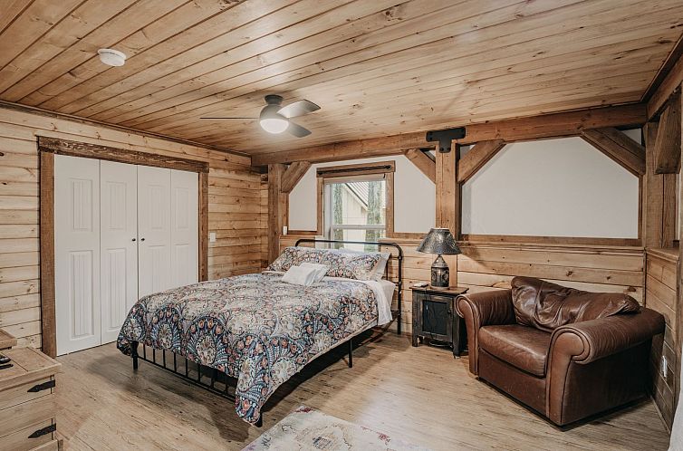 Vakantiehuis Neues modernes rustikales Haus mit AC, Whirlpoo
