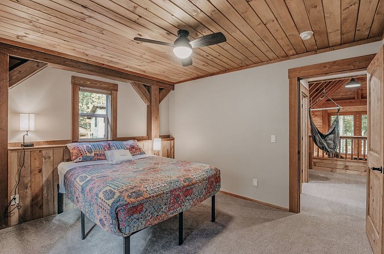 Vakantiehuis Neues modernes rustikales Haus mit AC, Whirlpoo