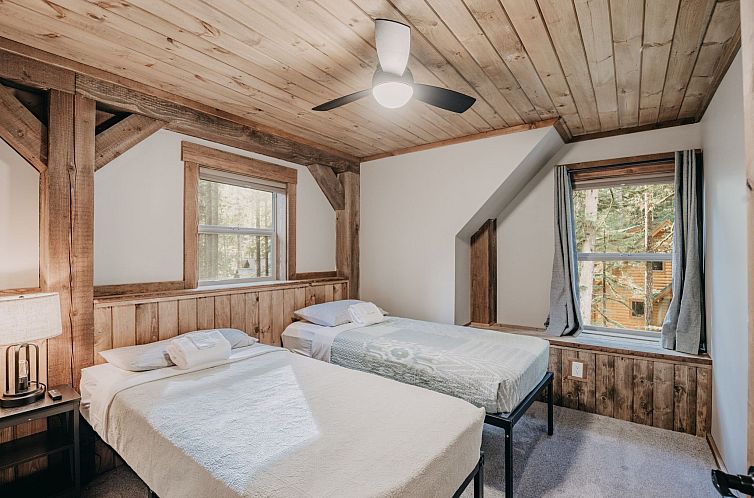 Vakantiehuis Neues modernes rustikales Haus mit AC, Whirlpoo