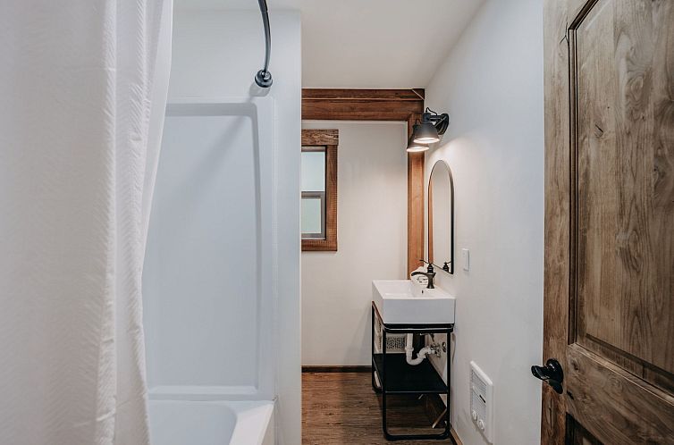 Vakantiehuis Neues modernes rustikales Haus mit AC, Whirlpoo