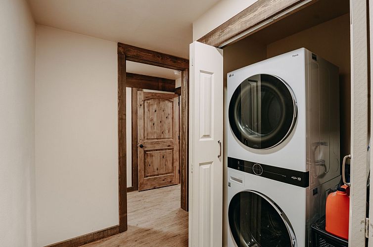 Vakantiehuis Neues modernes rustikales Haus mit AC, Whirlpoo