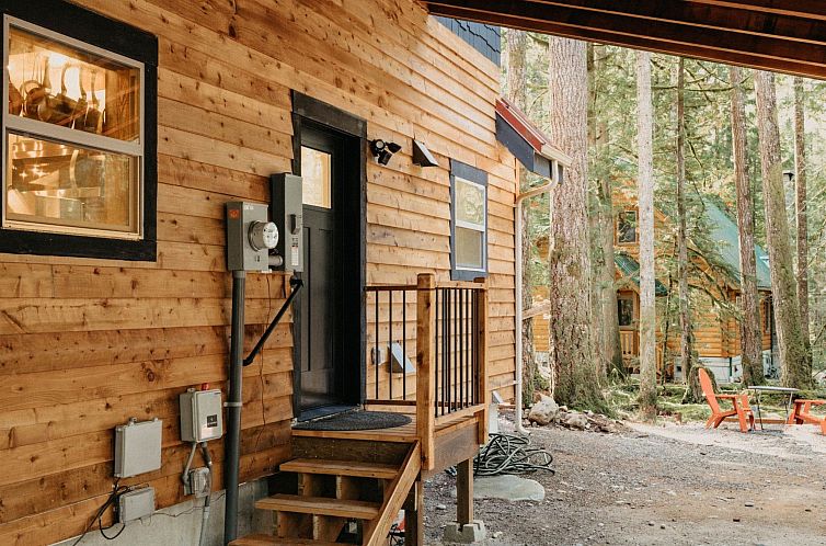 Vakantiehuis Neues modernes rustikales Haus mit AC, Whirlpoo