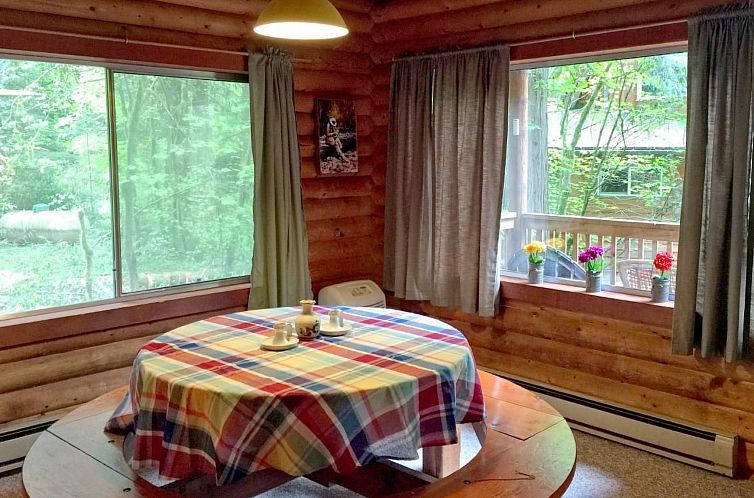 Vakantiehuis Echte Blockhütte mit Wi-Fi und haustierfreundl