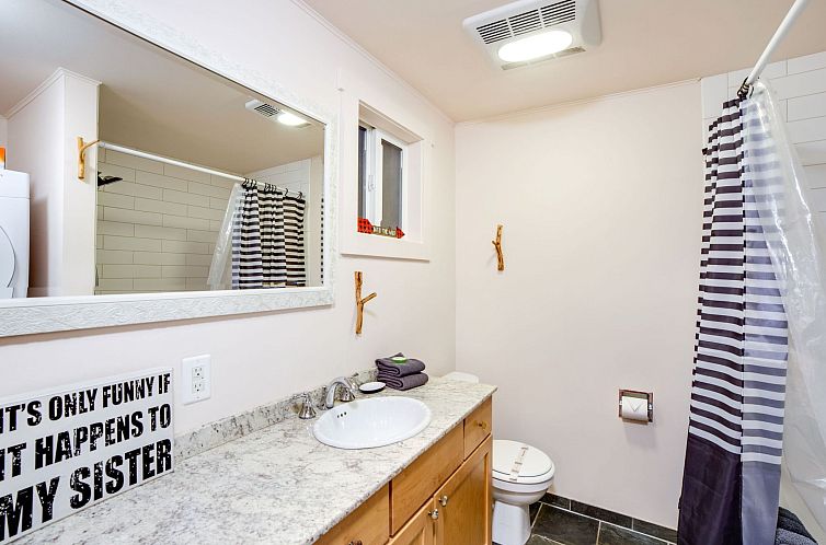 Vakantiehuis Neu gestaltete Hütte mit Whirlpool, Holzofen, 