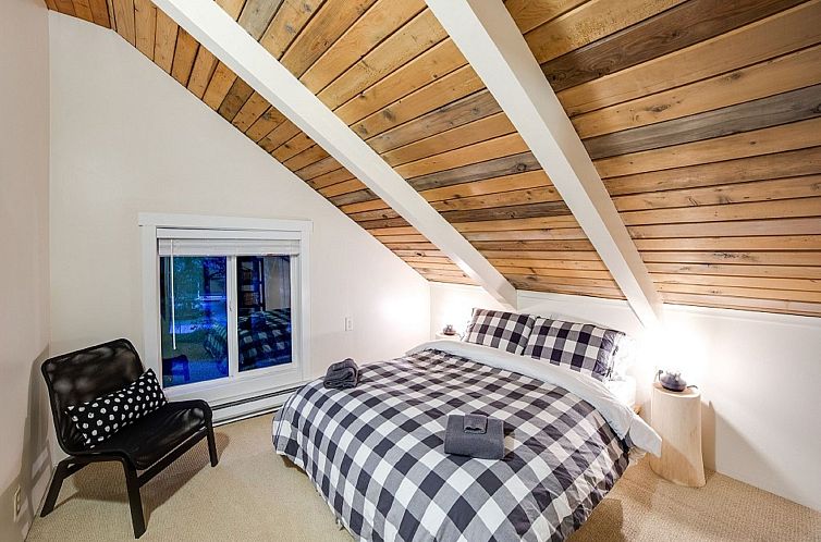 Vakantiehuis Neu gestaltete Hütte mit Whirlpool, Holzofen, 