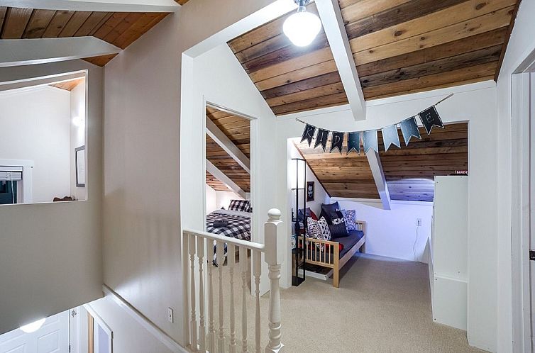Vakantiehuis Neu gestaltete Hütte mit Whirlpool, Holzofen, 