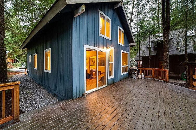 Vakantiehuis Neu gestaltete Hütte mit Whirlpool, Holzofen, 