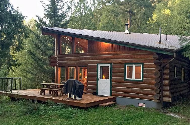 Vakantiehuis Lakeside Real Log Cabin mit privatem Dock, Haus