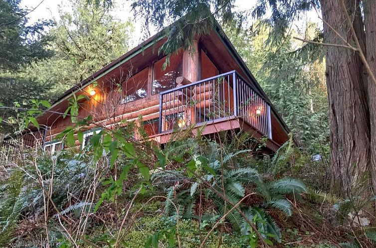 Vakantiehuis Lakeside Real Log Cabin mit privatem Dock, Haus