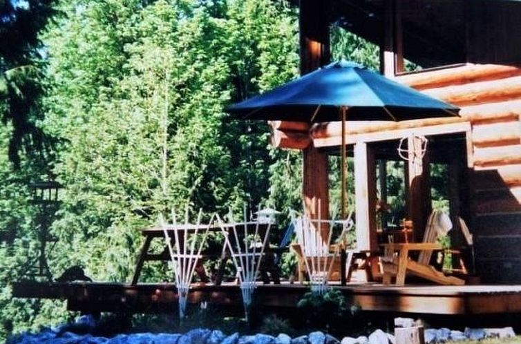 Vakantiehuis Lakeside Real Log Cabin mit privatem Dock, Haus