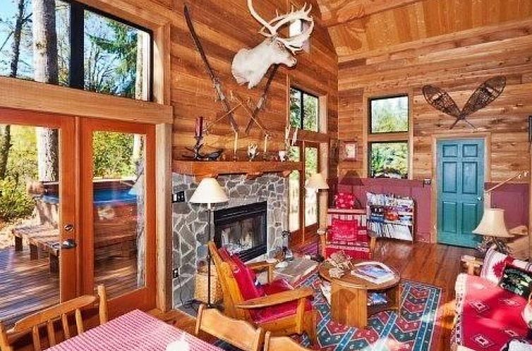 Vakantiehuis Gemütliche und rustikale Hütte mit Whirlpool 