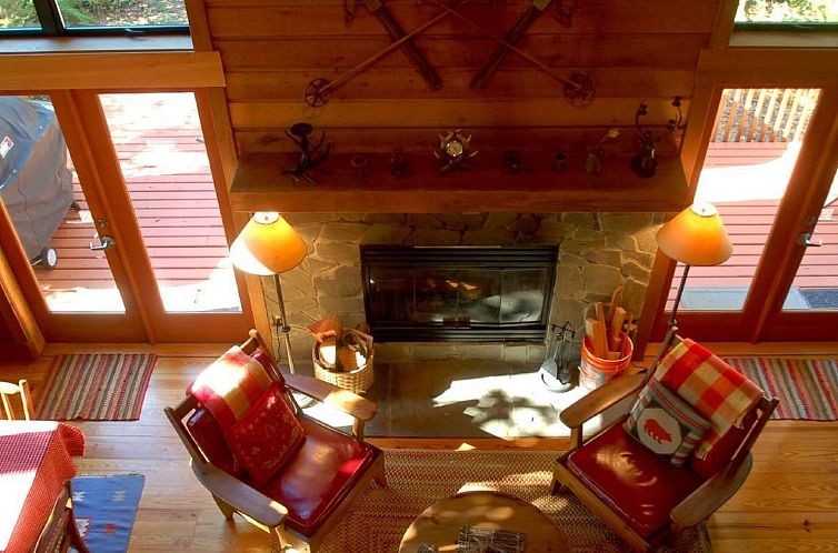 Vakantiehuis Gemütliche und rustikale Hütte mit Whirlpool 