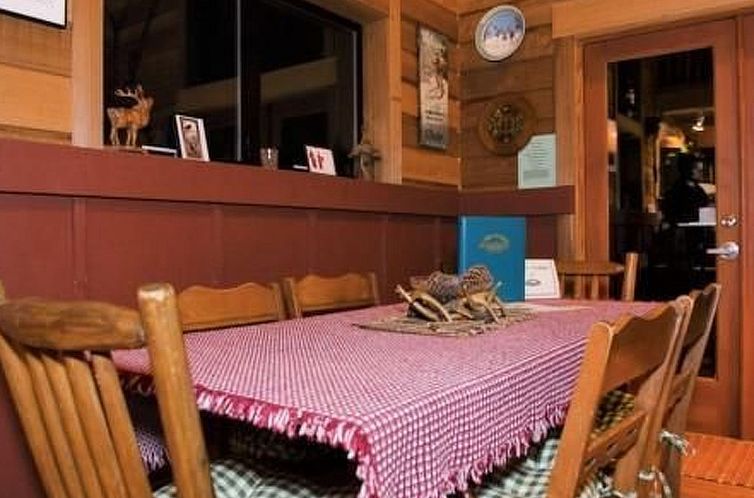 Vakantiehuis Gemütliche und rustikale Hütte mit Whirlpool 
