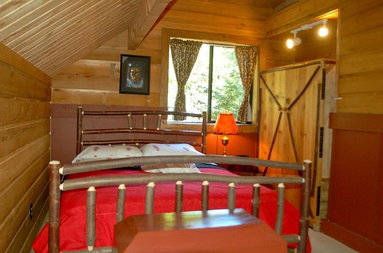 Vakantiehuis Gemütliche und rustikale Hütte mit Whirlpool 