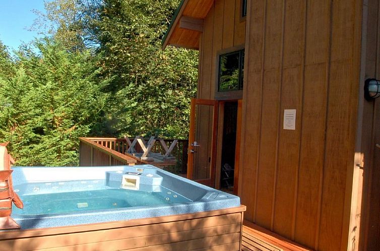 Vakantiehuis Gemütliche und rustikale Hütte mit Whirlpool 