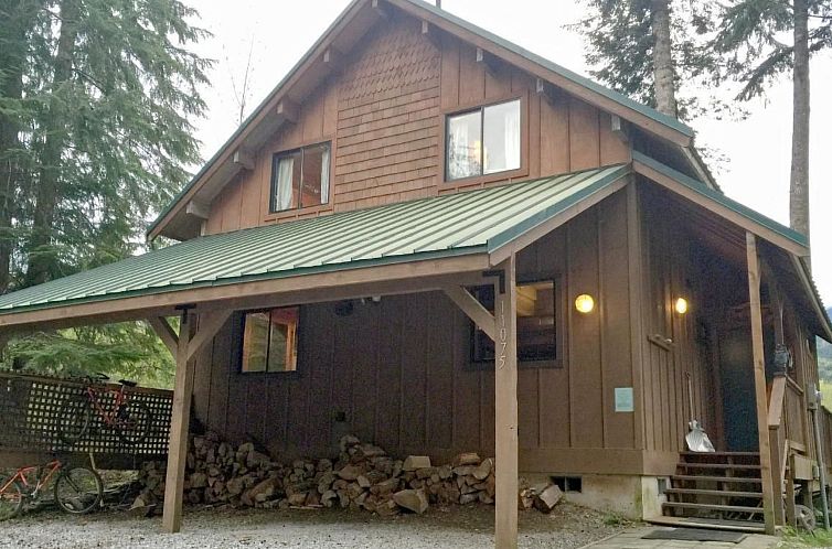 Vakantiehuis Gemütliche und rustikale Hütte mit Whirlpool 