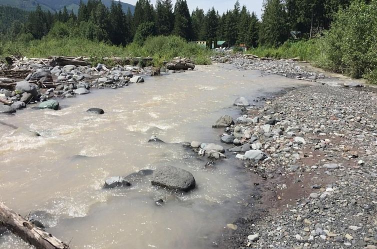 Vakantiehuis Gemütliche und rustikale Hütte mit Whirlpool 