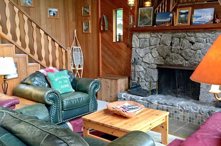 Vakantiehuis Gemütliche Hütte mit Wi-Fi, Kamin und Whirlpo