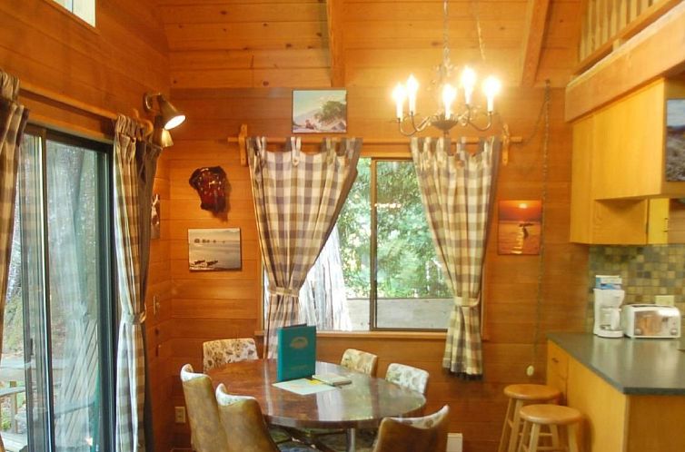 Vakantiehuis Gemütliche Hütte mit Wi-Fi, Kamin und Whirlpo