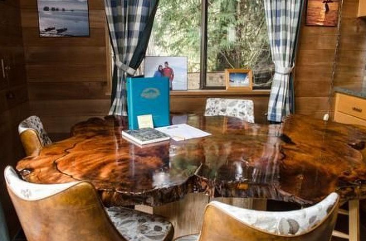 Vakantiehuis Gemütliche Hütte mit Wi-Fi, Kamin und Whirlpo