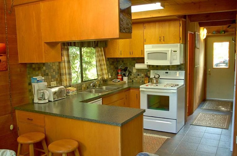Vakantiehuis Gemütliche Hütte mit Wi-Fi, Kamin und Whirlpo
