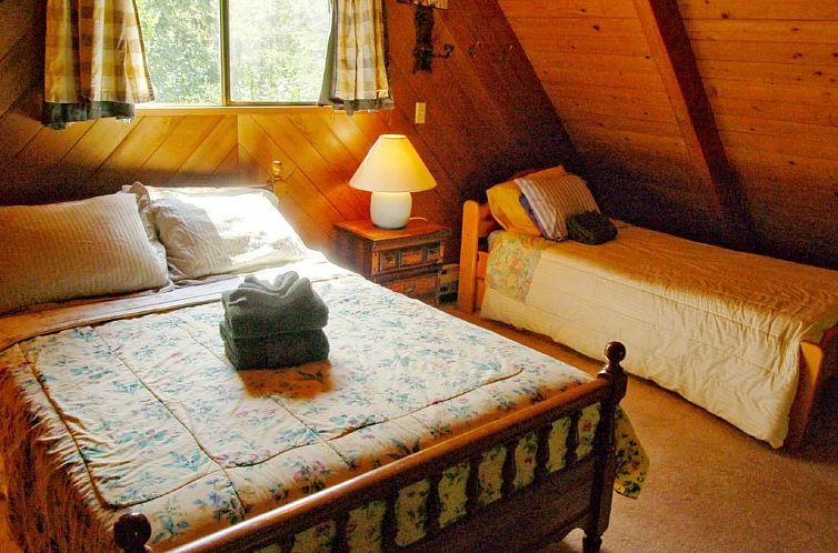 Vakantiehuis Gemütliche Hütte mit Wi-Fi, Kamin und Whirlpo