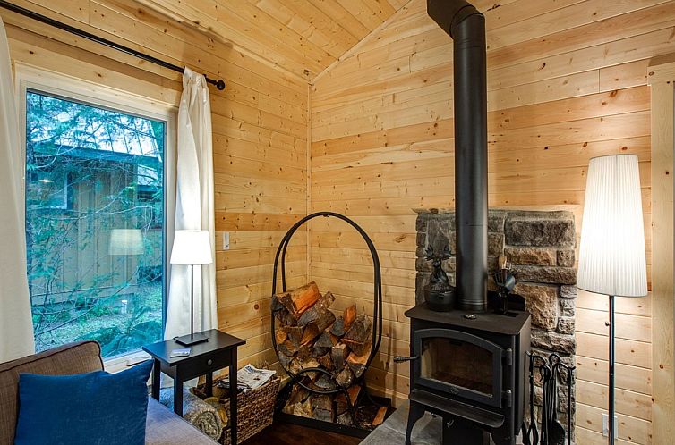 Vakantiehuis Brandneue Hütte mit Holzofen und Wi-Fi