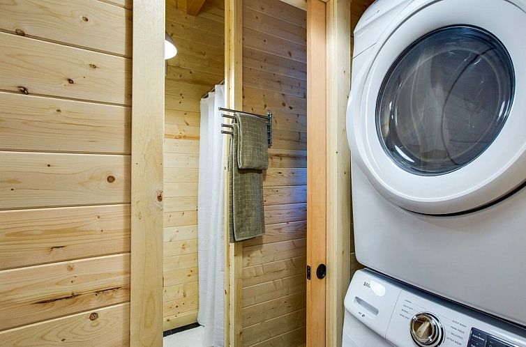 Vakantiehuis Brandneue Hütte mit Holzofen und Wi-Fi