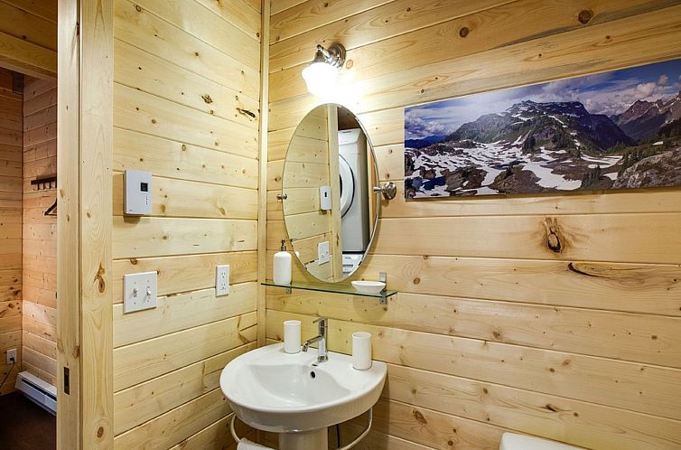 Vakantiehuis Brandneue Hütte mit Holzofen und Wi-Fi