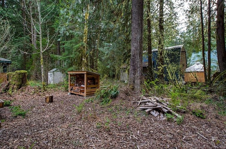 Vakantiehuis Brandneue Hütte mit Holzofen und Wi-Fi