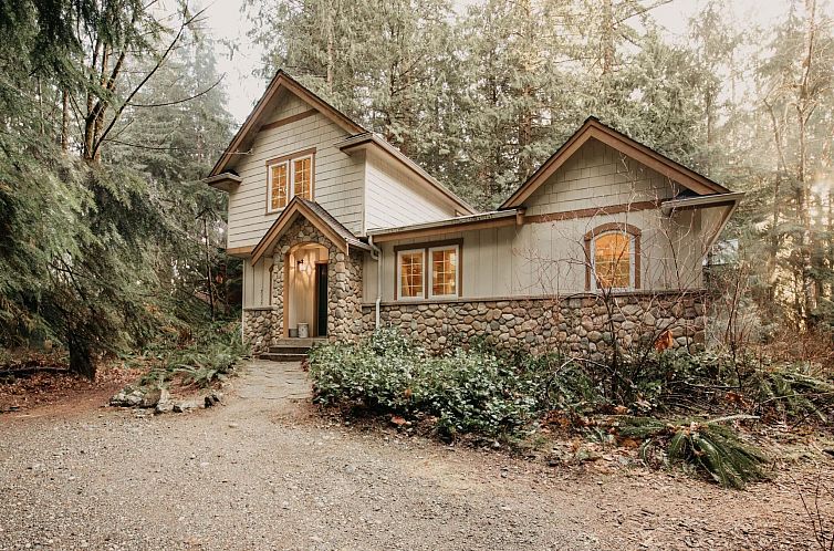 Vakantiehuis Englische Tudor-Hütte mit Whirlpool und Spielz