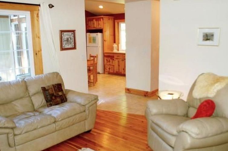 Vakantiehuis Englische Tudor-Hütte mit Whirlpool und Spielz