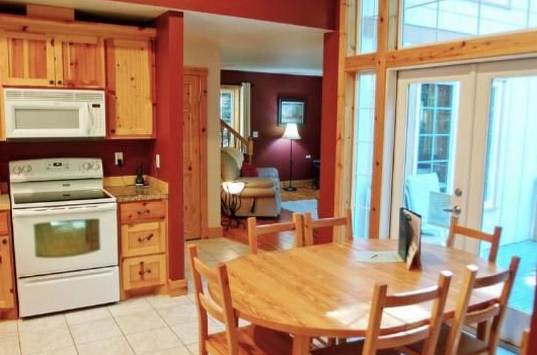 Vakantiehuis Englische Tudor-Hütte mit Whirlpool und Spielz