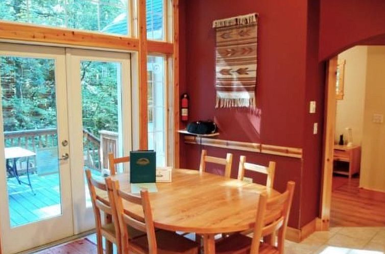 Vakantiehuis Englische Tudor-Hütte mit Whirlpool und Spielz