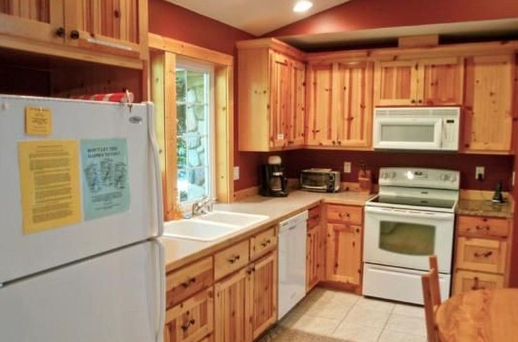 Vakantiehuis Englische Tudor-Hütte mit Whirlpool und Spielz