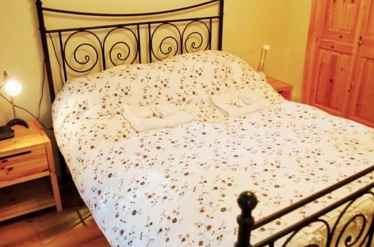 Vakantiehuis Englische Tudor-Hütte mit Whirlpool und Spielz