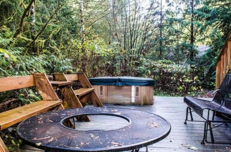 Vakantiehuis Englische Tudor-Hütte mit Whirlpool und Spielz