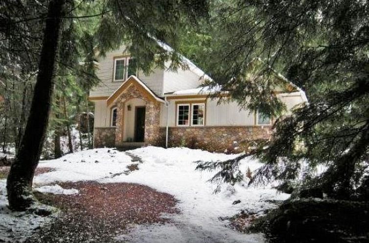 Vakantiehuis Englische Tudor-Hütte mit Whirlpool und Spielz