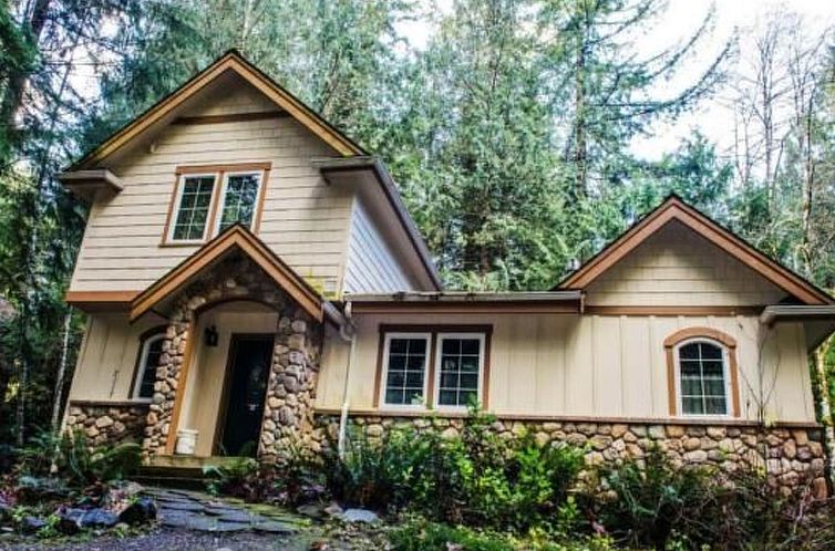 Vakantiehuis Englische Tudor-Hütte mit Whirlpool und Spielz