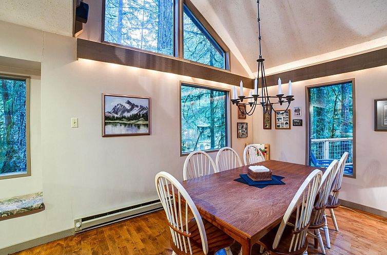 Vakantiehuis Ein traditionelles Familien-Ski-Chalet mit 2 Et