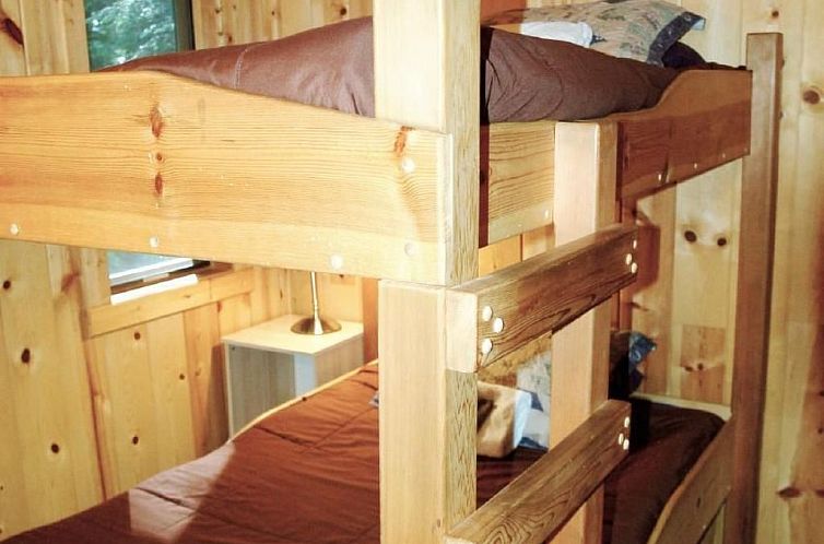 Vakantiehuis Echte Blockhütte mit Kamin und Wi-fi