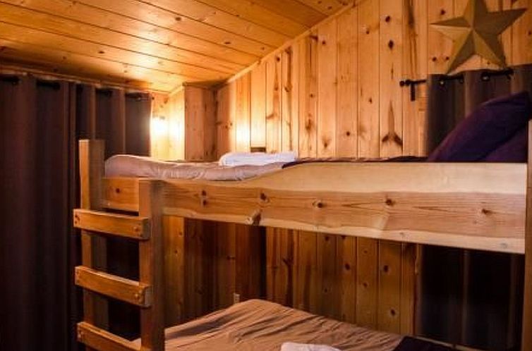 Vakantiehuis Echte Blockhütte mit Kamin und Wi-fi