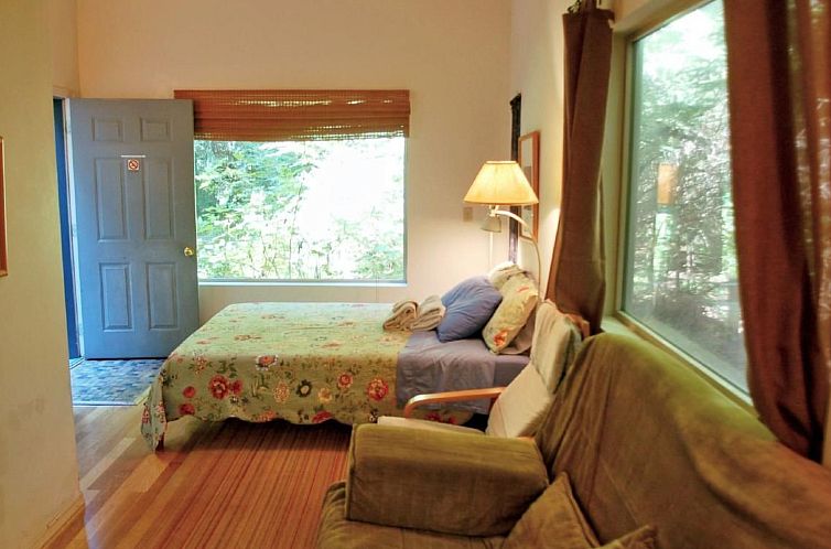 Vakantiehuis Hütte am Fluss mit Sauna, Whirlpool, Haustiere